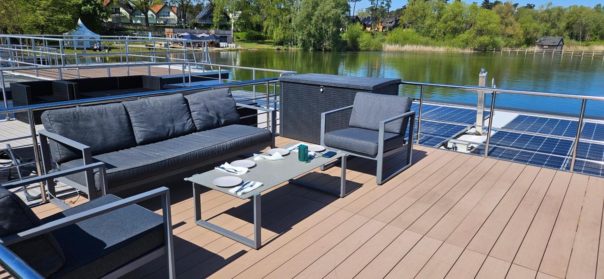 Modernes Festliegendes Hausboot Mit Grosszuegiger Dachterrasse Und Ruderboot Hotel Röbel Eksteriør billede